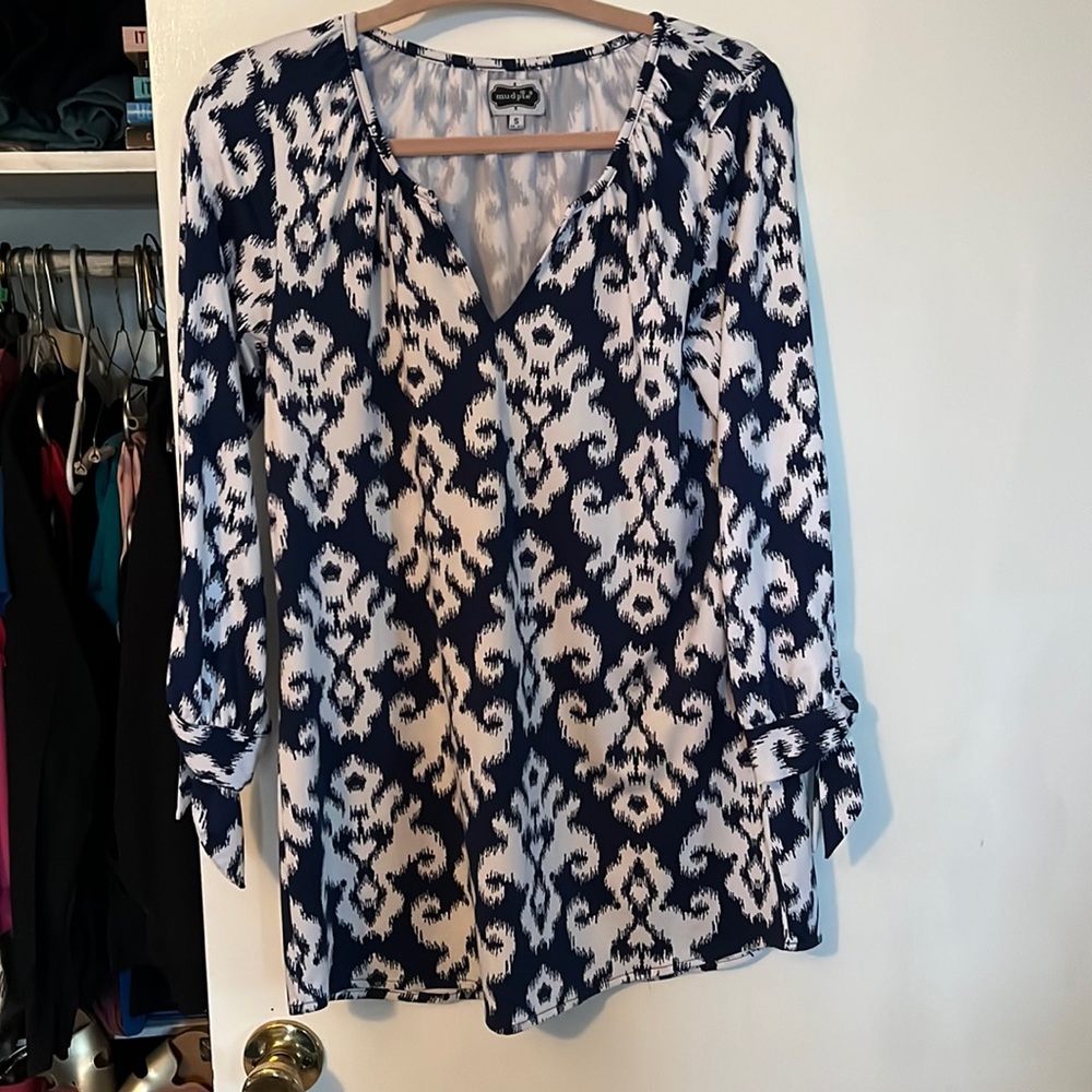 Mud pie size small. Navy blue and white. Excellent condition.
